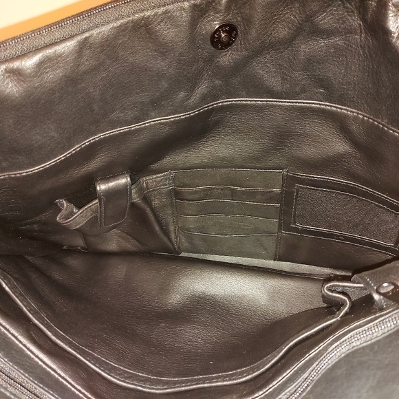 Danier Genuine Leather Messenger Bag - Black - Picture 9 of 10